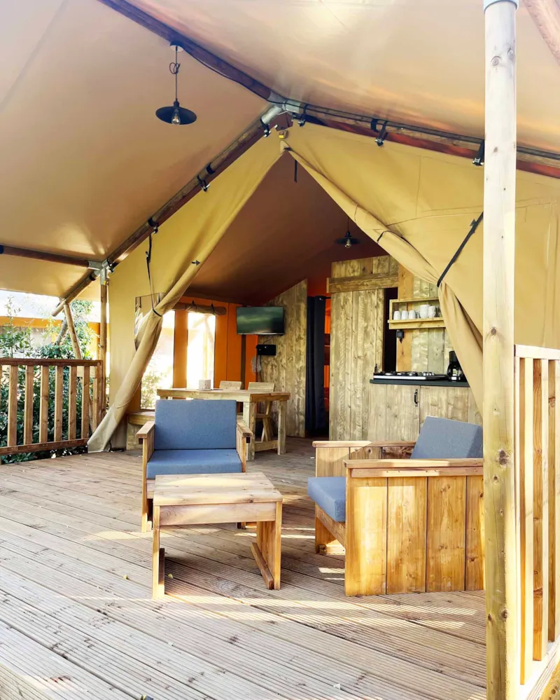 Glamping Lodge Premium River 27M² - 2 Chambres - Tv - Clim - Terrasse Couverte - Vue Rivière -