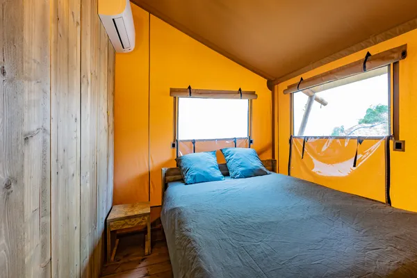 Glamping Lodge Premium River 27M² - 2 Chambres - Tv - Clim - Terrasse Couverte - Vue Rivière -