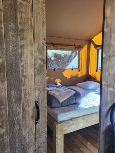Glamping Lodge PREMIUM RIVER 27m² - 2 bedrooms - TV - A/C - covered terrace - river view -