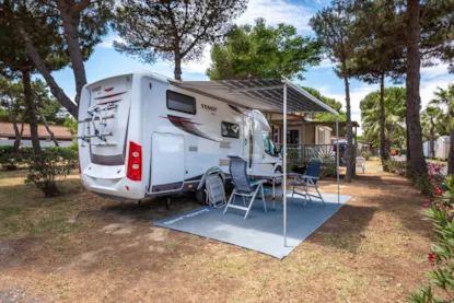 Emplacement 1 Parasol | 80M² | Avec Électricité -