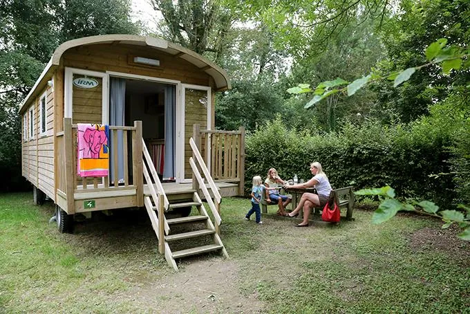 Location - Roulotte (2 Adultes Et 2 Enfant Jusqu'à 12 Ans) - CAMPING LE NID DU PARC