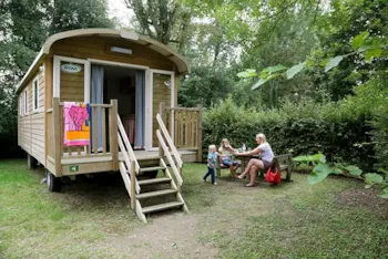 Mietunterkunft - Planwagen Für 2 Erwachsene Und 2 Kind (Kind Bis 12 Jahren) - CAMPING LE NID DU PARC