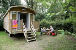 Accommodation - Gipsycar For 2 Adults And 2 Child (Child Until 12 Years) - CAMPING LE NID DU PARC
