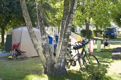 Emplacement - Forfait Emplacement - 1 Voiture - Tente, Caravane Ou Camping-Car - image n°4 - CAMPING LE NID DU PARC