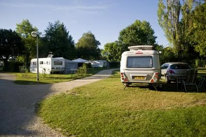 Forfait Emplacement - 1 Voiture - Tente, Caravane Ou Camping-Car