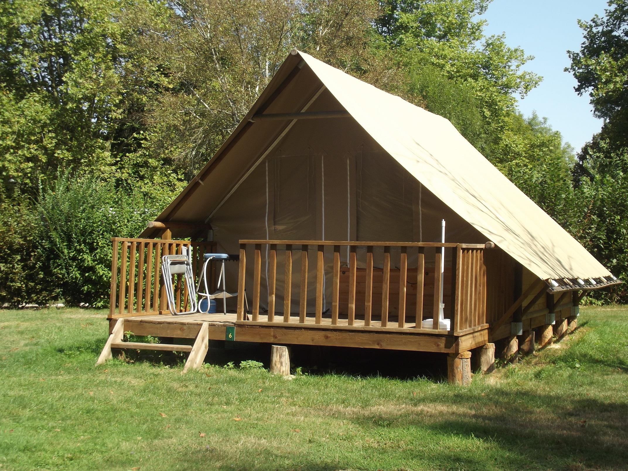 Accommodation - Tent Canvas And Wood - CAMPING LE NID DU PARC