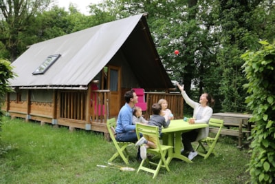 Tent Lodge canvas and wood lodge