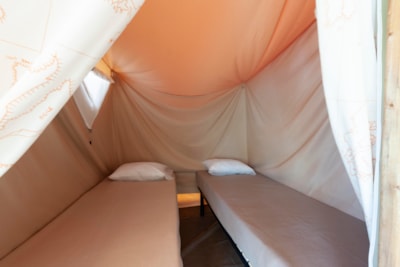 2 bedroom Canada Lodge without toilet block — 5