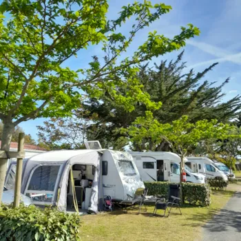 Pitch - Pitch + Vehicle + Electricity 10A - Camping - Club Mahana