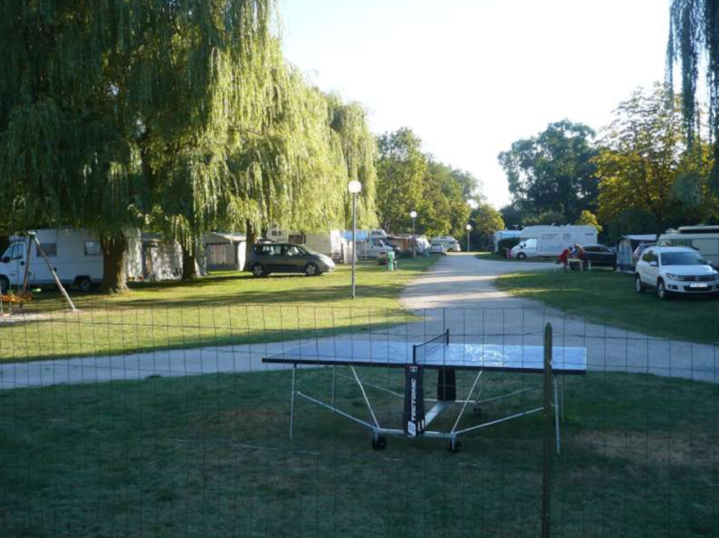 Emplacement + 1 voiture + tente, caravane