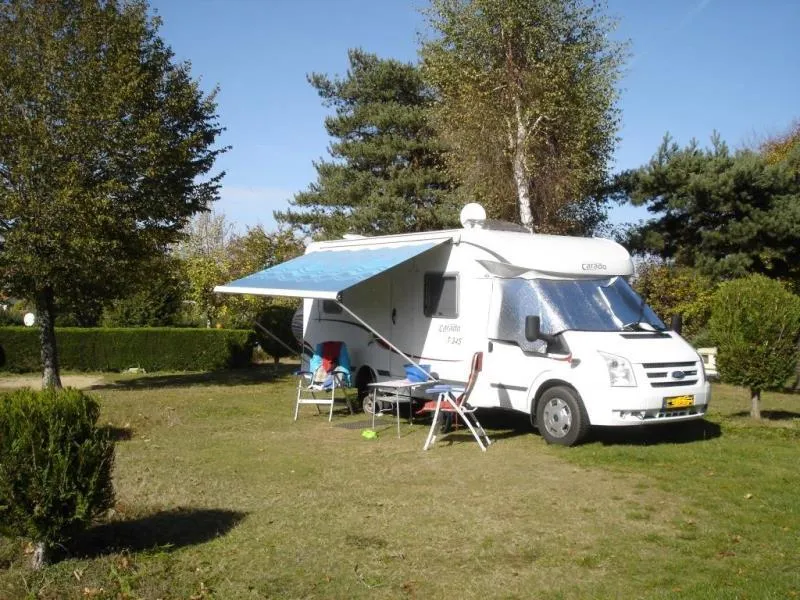 Emplacements Pour Caravanes, Tentes Et Camping-Cars