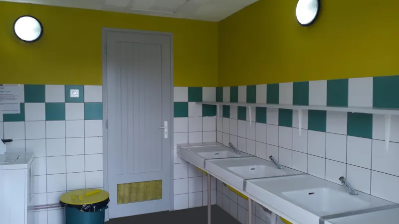 Emplacements Pour Caravanes, Tentes Et Camping-Cars