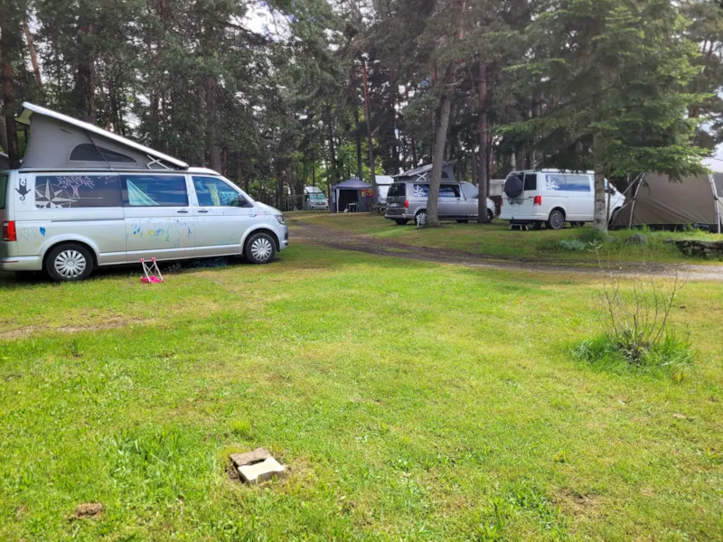 Emplacements Pour Caravanes, Tentes Et Camping-Cars