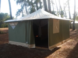 Huuraccommodatie(s) - Bungalowtent 2 Slaapkamers (- Zonder Privé Sanitair) - Camping LA FONTAINE