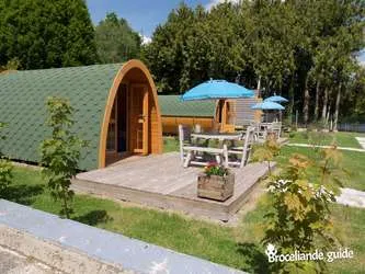 Pod (2 Adultes Et 1 Enfant)