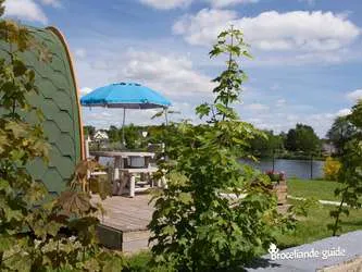 Pod (2 Adultes Et 1 Enfant)