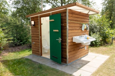 PITCH WITH PRIVATE SANITARY FACILITIES — 2