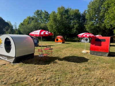 Cosy Mobil Atypique (1ch - 2pers.) (sans sanitaires) + parasol + chaises