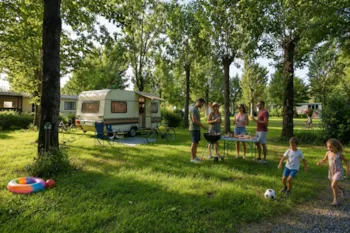 Pitch - Nature Package (1 Tent, Caravan Or Motor Home / 1 Car) - Flower Camping Le Pavillon