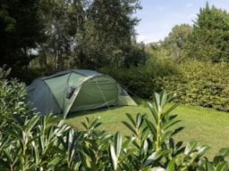 Kampeerplaats(en) - Comfort Formule (1 Tent / 1 Auto / Elektriciteit) - Camping La Rivière Dorée