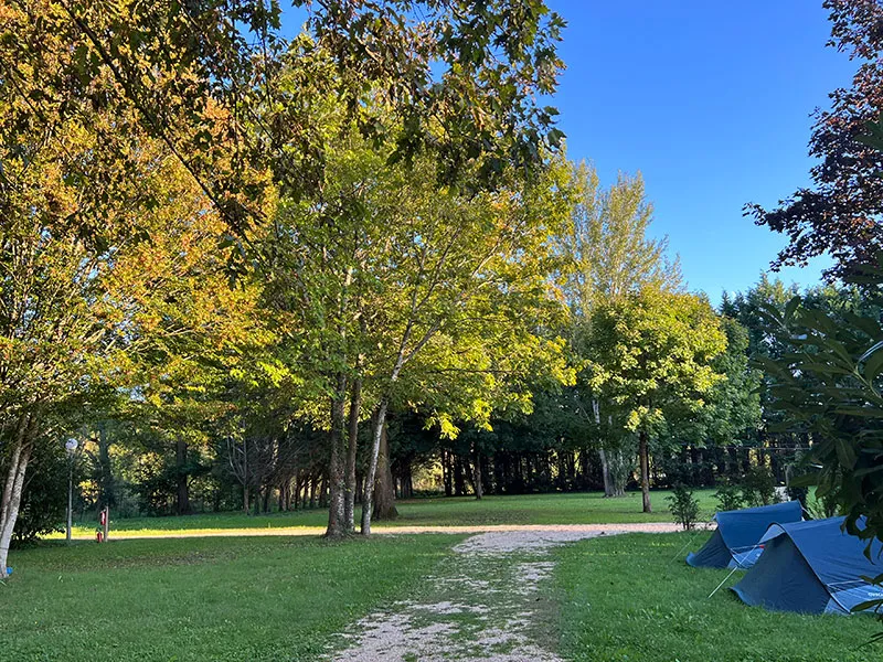 Emplacement - Forfait Cycliste & Randonneur ( 1 Tente & 1 Vélo Ou Moto ) - Camping La Rivière Dorée