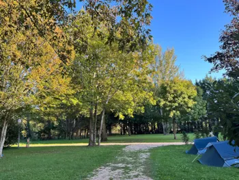 Pitch - Hiker & Cyclist Package ( 1 Tent & 1 Bike Or Motorcycle ) - Camping La Rivière Dorée
