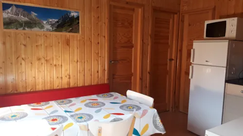 Location - Chalet Bois Mélèze 2 Chambres / Arrivée Et Départ Le Dimanche En Juillet Et Août - image n°3 - Camping Les Marmottes