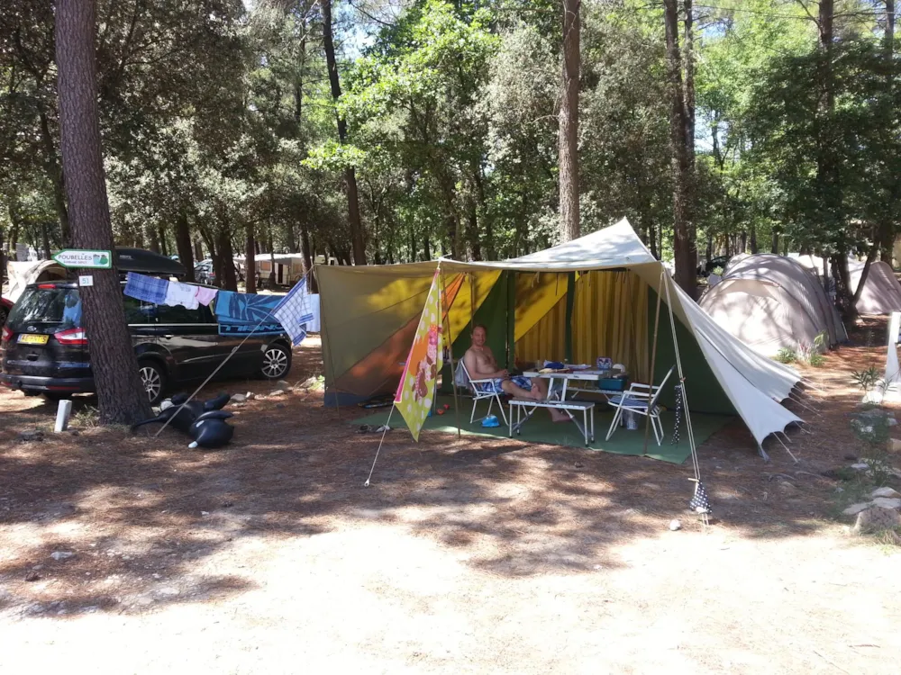 Pitch (package 2 people + 1tent or caravan or camper) with electricity included