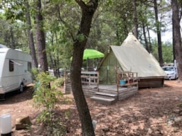 Accommodation - Tipi Tent - 2 Bedrooms (2 Adults Maximum And 2 Children - 12 Years Old) - Camping La Simioune en Provence