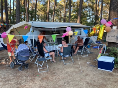 Pitch (package 2 people + 1tent or caravan or camper) with electricity included — 8
