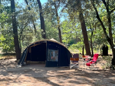 Pitch (package 2 people + 1tent or caravan or camper) with electricity included — 10