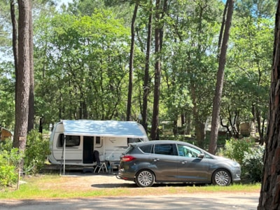 Camping pitch (package 1 person + 1 vehicle), 10A electricity included — 3