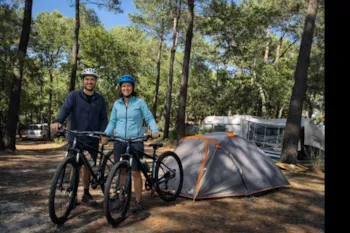 Stellplatz - Fahrradstellplatz (Pauschale Für 2 Personen + 1 Einzelnes Zelt + 2 Fahrräder ) Ohne Strom - Camping La Simioune Vaucluse et Drome Provencale