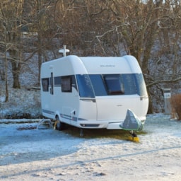 Kampeerplaats(en) - Standplaats 1 Tent+1 Auto Old 1 Caravan+1 Auto Old 1 Camper - CAMPING A L'EAU VIVE