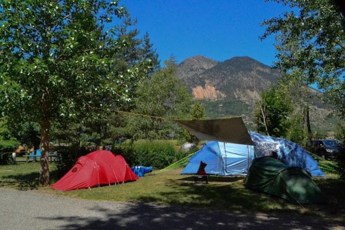 Emplacement Camping Nu De 90 À 100M²