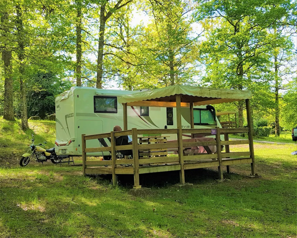 Emplacement - Emplacement Premium - Camping Les Rives du lac Cantalès