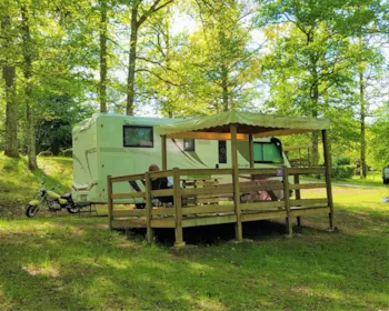 Stellplatz - Stellplatz Premium - Camping Les Rives du lac Cantalès