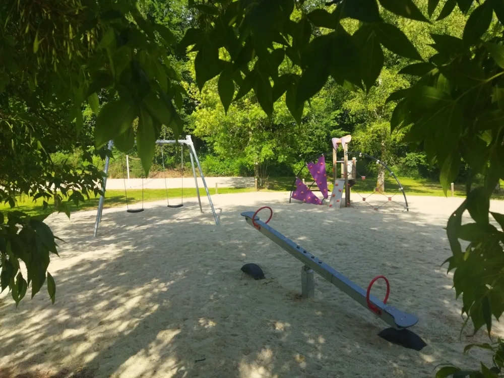 Camping Les Rives du lac Cantalès