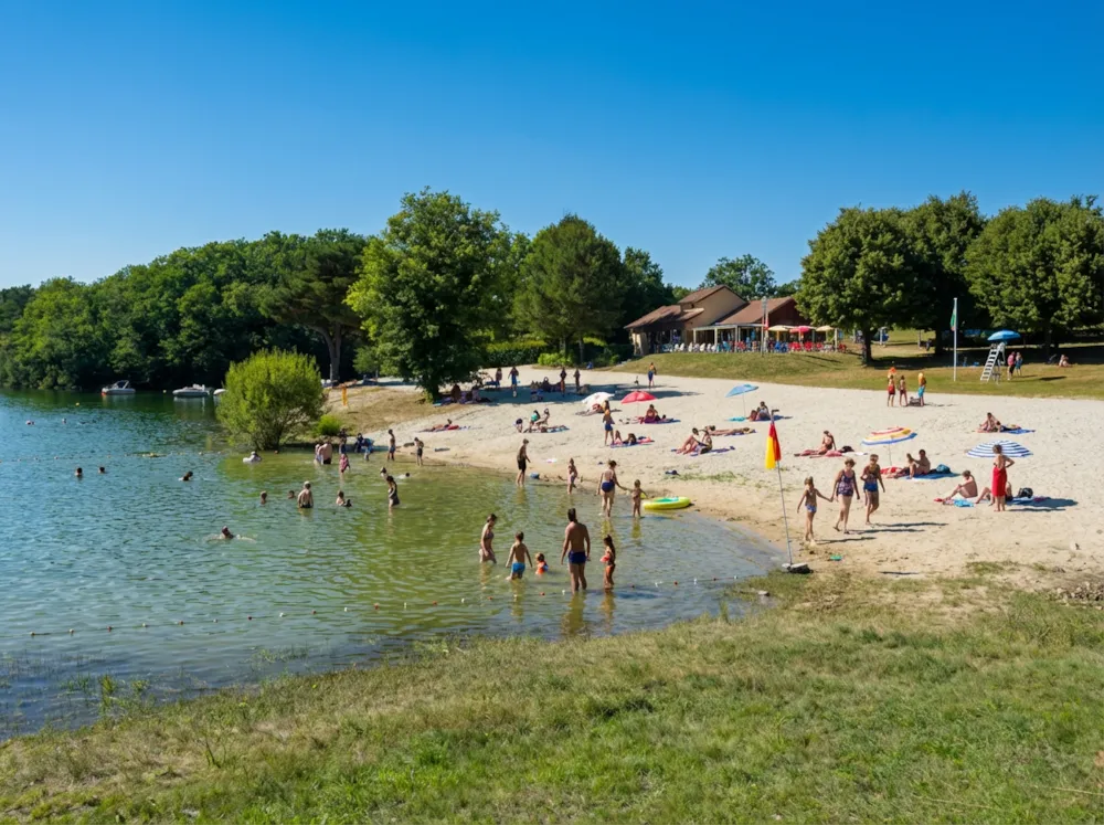 Camping Les Rives du lac Cantalès
