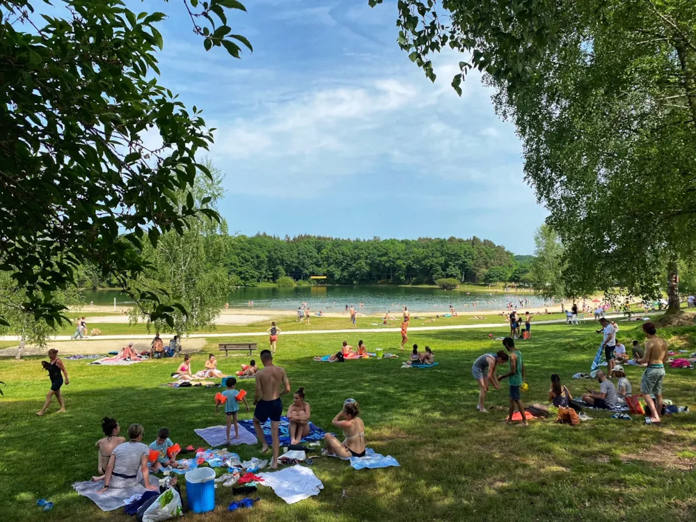 Camping Les Rives du lac Cantalès