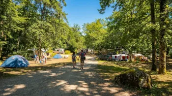 Stellplatz - Naturstellplatz (Ohne Strom) - Camping Les Rives du lac Cantalès