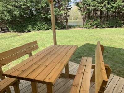 Premium pitch with river view + covered terrace — 2