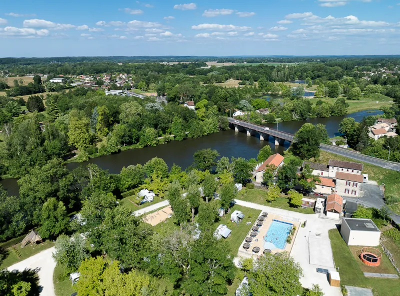 Emplacement + Véhicule + Électricité 10A