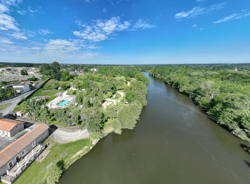Emplacement + Véhicule + Électricité 10A