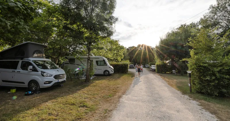 Emplacement + Véhicule + Électricité 10A