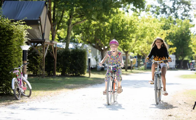 Emplacement + Véhicule + Électricité 10A