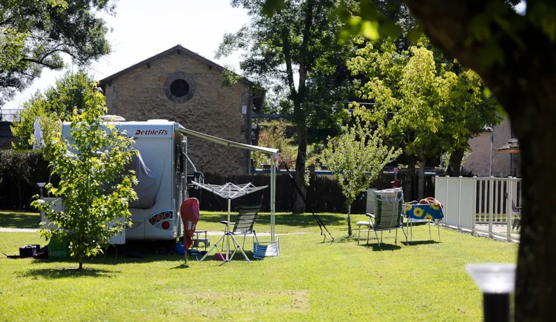 Emplacement + Véhicule + Électricité 10A