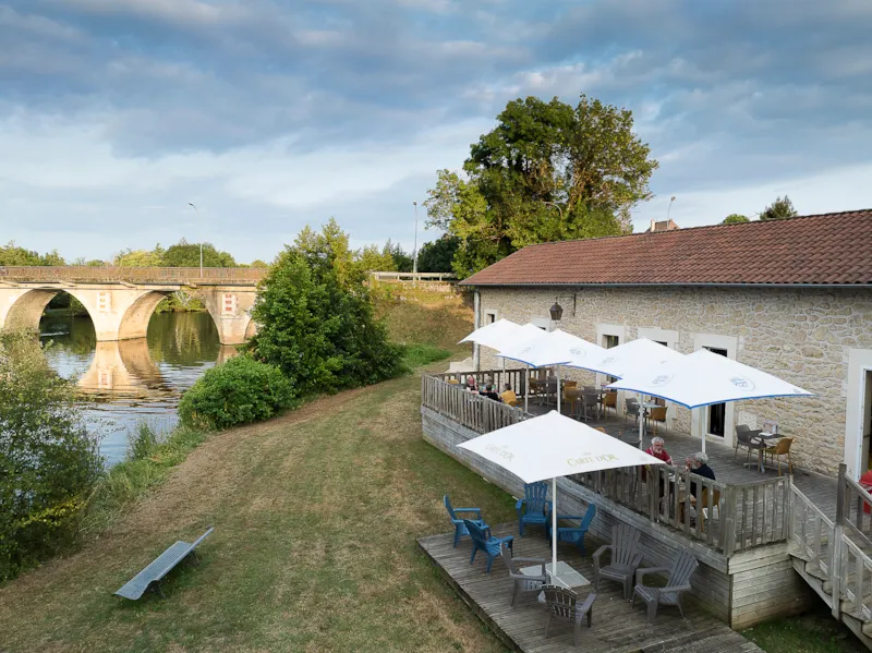 Emplacement + Véhicule + Électricité 10A