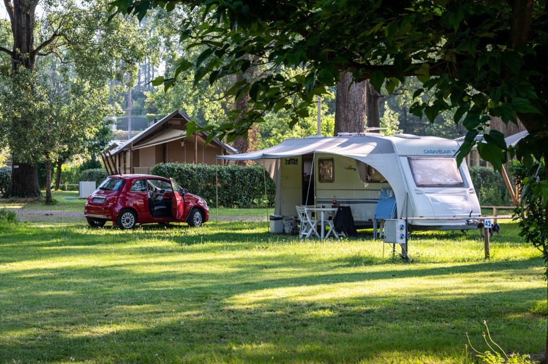 Kampeerplaats - Standplaats Caravan Of Camper / 1 Auto - Camping Bois & Toilés