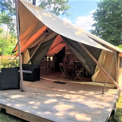 Accommodation - Crusoe Tent With Sanitary. Arrival 4 P.M. Departure 10 A.M. - Camping Bois & Toilés